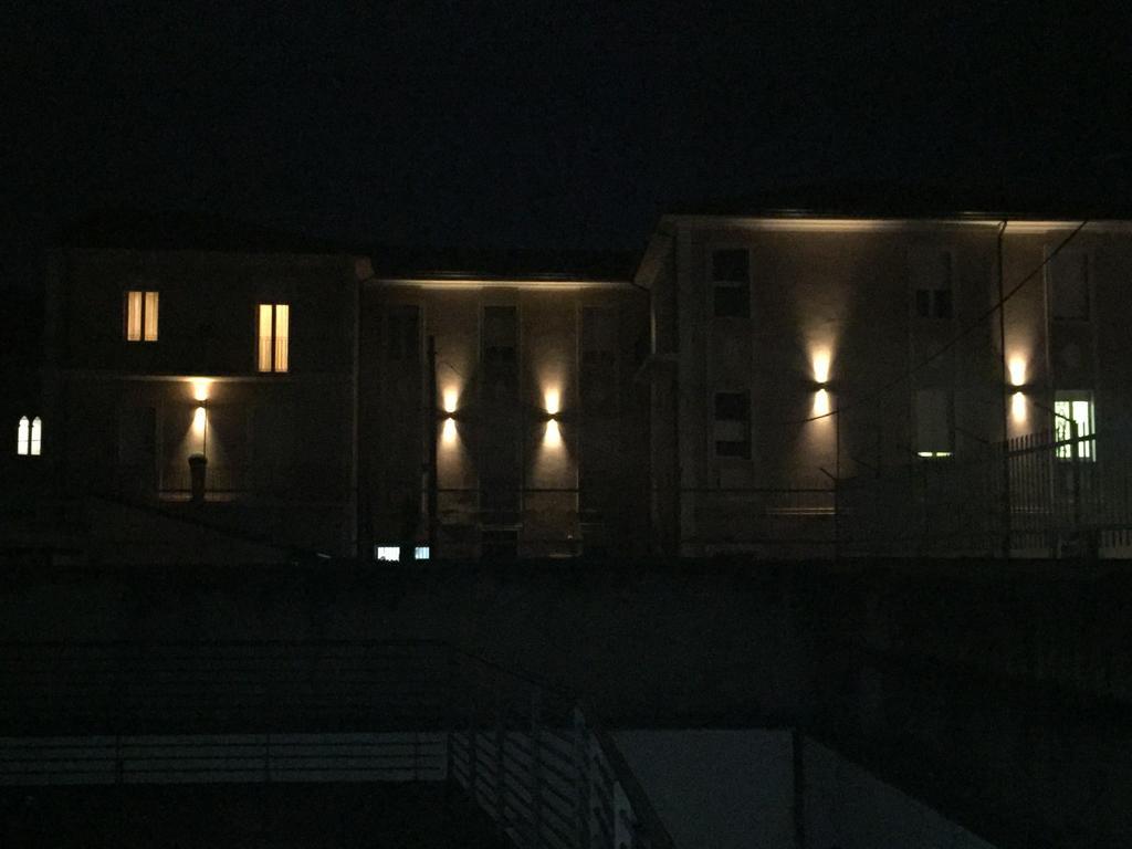 アヴェッツァーノ Casina Dei Marsi Bed & Breakfast エクステリア 写真